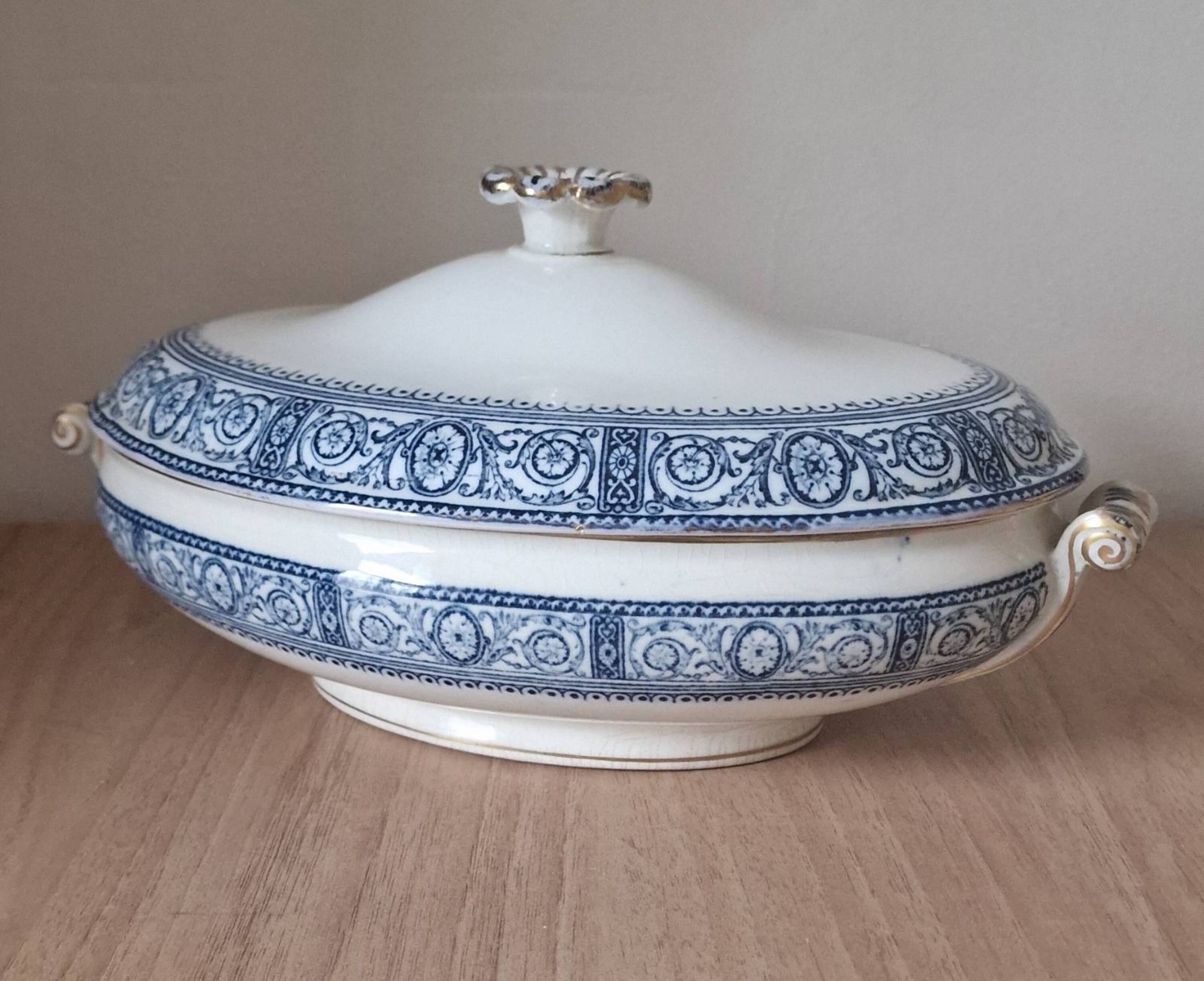 Wedgwood blue and white lidded tureen, c.1769-1780 - Image 5